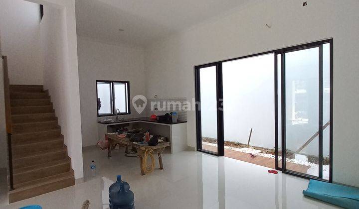 Rumah Modern Minimalis Di Komplek Pondok Kelapa 2