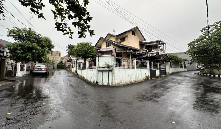 Rumah Hoek Strategis Hanya 50m Dari Jalan Raya Bogor Baru 2