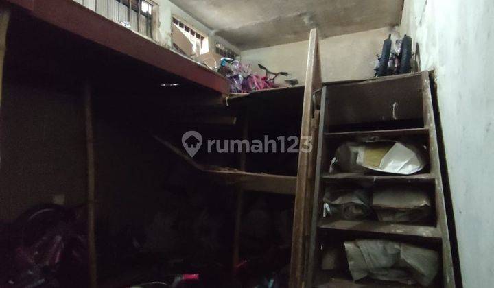 Toko ramai di pasar pinggir jalan MA Salmun bogor  2