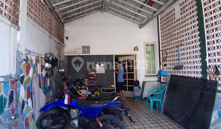 Cheap Large Boarding House on Riau Street, City Center. 2