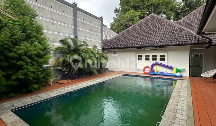 Rumah Bagus Siap Huni Kolam Renang Dekat Jalan Raya Pajajaran 2