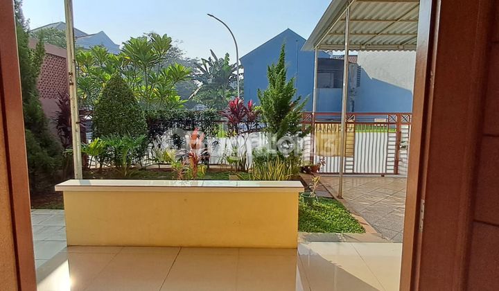 Rumah 2 lt  luas dengan taman belakang