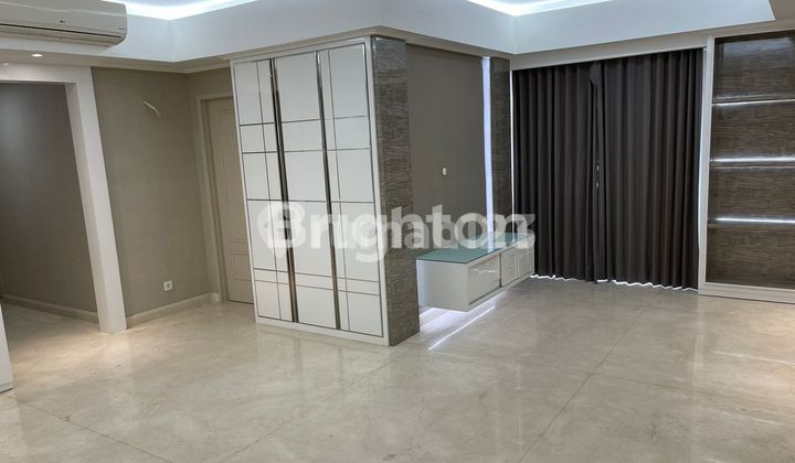 Apartemen 3 bedroom semi furnish The Peak Residence Tunjungan Plaza 2