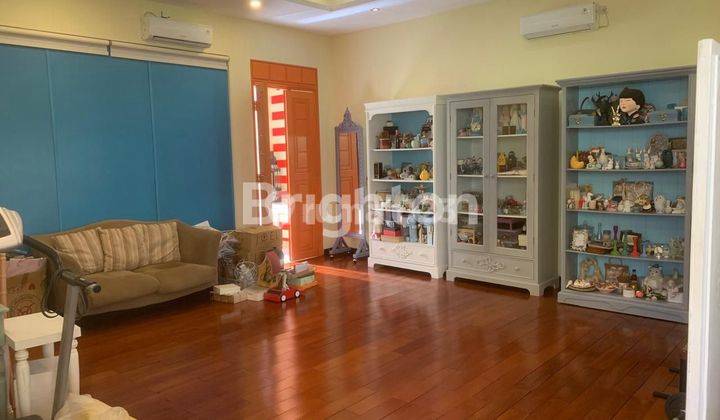 Rumah Cantik dengan kolam renang Pakis Argosari mayjen Sungkono Surabaya barat 2