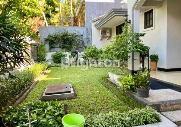 Rumah Tropical Minimalis Mewah Terawat Graha Family Surabaya Barat 2