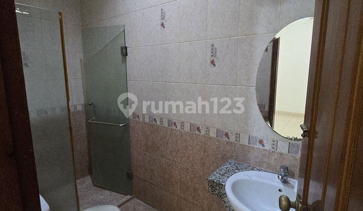 Rare.1a.sector.rental.house,forefront,one.step.to.mall.sms.&.penabur.school