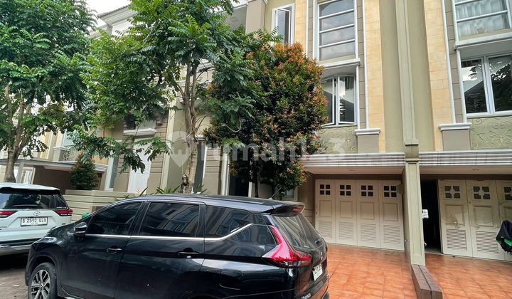 For rent in the il Lago Gading Serpong area, ready to occupy, semi furnished.