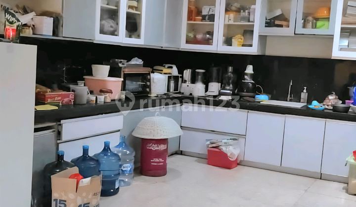 Kebon Jeruk, West Jakarta, a step away from MNC TV. Suitable for boarding house, residence, strategic location, road width for 2 cars. 2