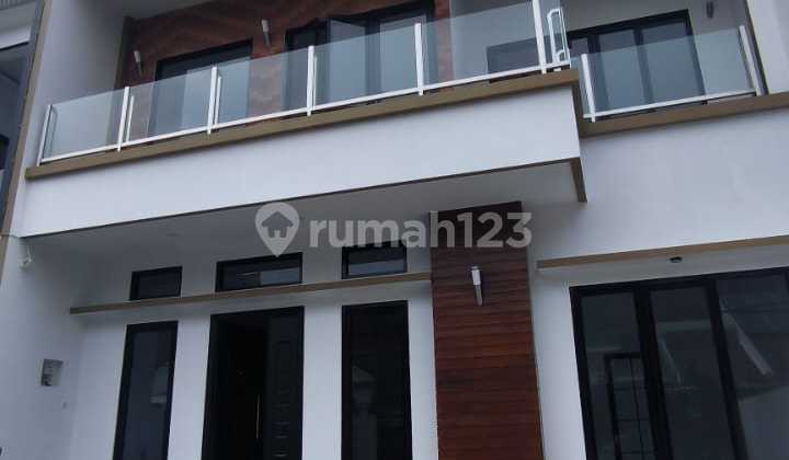 Luxury Independent Building House From Dinusaloka Plots BSD Luxury Independent Building House From Dinusaloka Plots BSD