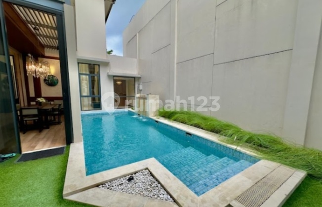 Rumah Mewah Dgn Kolam Renang Di Navapark Bsd 
