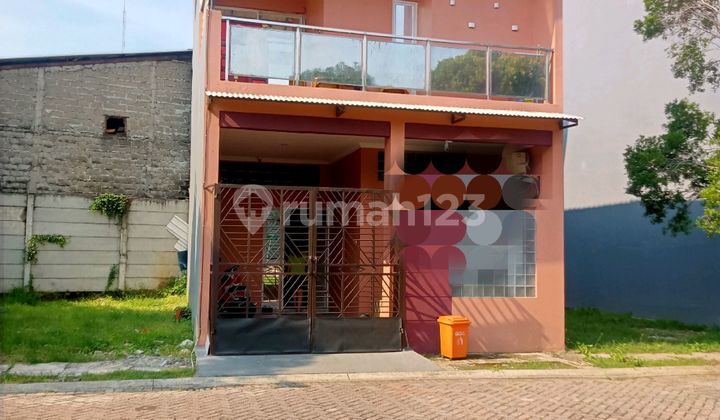 Ready-to-Occupy Two-Story House in Metland Puri