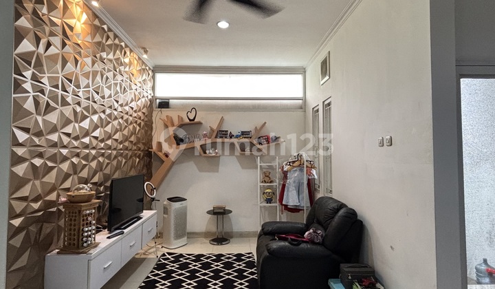 Sturdy 3-Story House in Vila Nusa Indah V Bogor 2