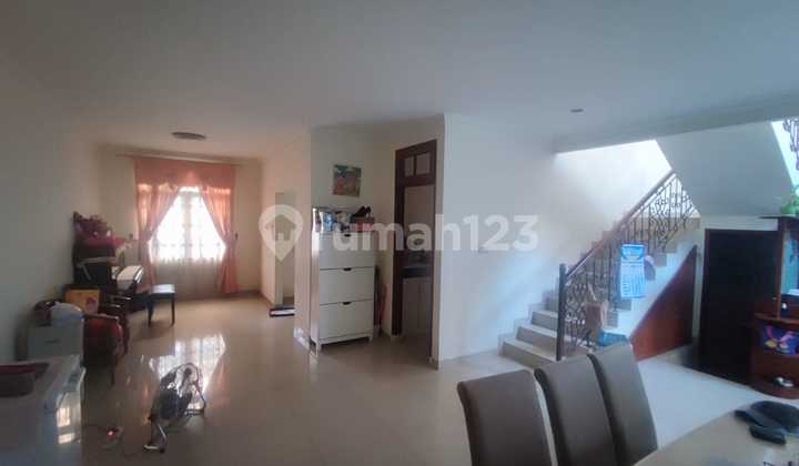 Rumah 2 lt second Boulevard di Kota Wisata 1