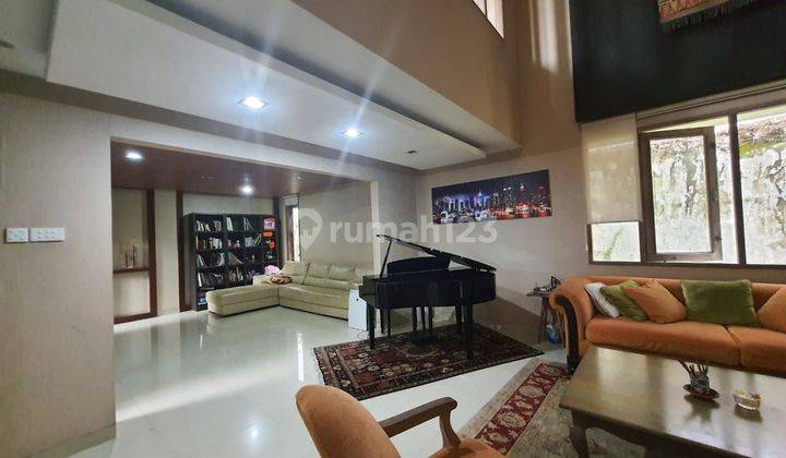 Turun Harga Rumah 2 lantai Semi Furnished Hadap Taman, Rapi Terawat - Futuristic Design 1