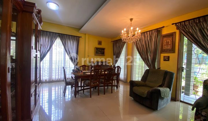 Rumah Asri dengan Taman yang Luas, Posisi Hoek di Jakarta Timur 2