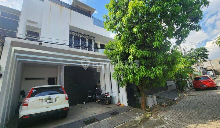 Rumah 3 Lantai Kokoh di Vila Nusa Indah V Bogor 1