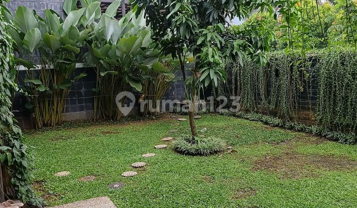 For Sale: Comfortable and Serene House in Vila Dago Pamulang, Ideal for Large Families 2
