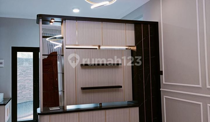 Two-Story Hook House, There's a Swimming Pool at Villa Rizki Ilhami 2