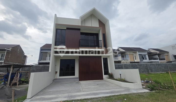 Rumah 2Lantai Mewah One Gate Dekat Solo di Gedongan Colomadu Rumah 2Lantai Mewah One Gate Dekat Solo di Gedongan Colomadu