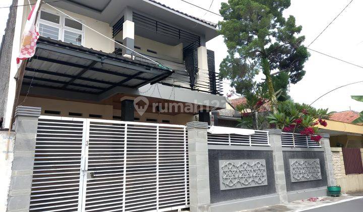 Rumah 2 Lantai Bagus bangunan terawat lokasi manahan 1