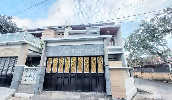 Rumah Baru 2lantai posisi hoek solo kota banjarsari Banguna Mewah