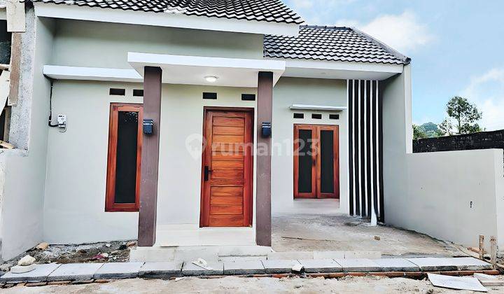 Rumah Baru siAp huni cluster  lokasi gedongan colomadu mezanin 2