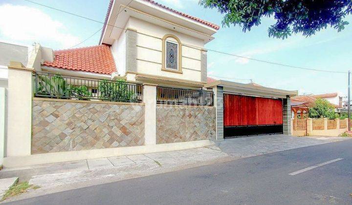 Rumah Mewah furnish  Megah lokasi banyuanyar tengah kota solo 1