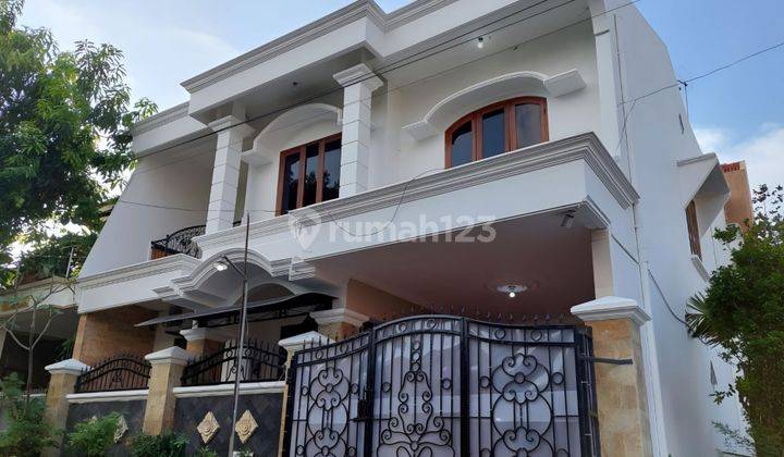 Rumah 2 Lantai Bagus posisi hoek tengah kota solo dekat solosquar 1