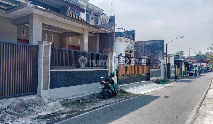 Rumah Bagus dekat stadion manahan solo lokasi sumber hadap Selata 2