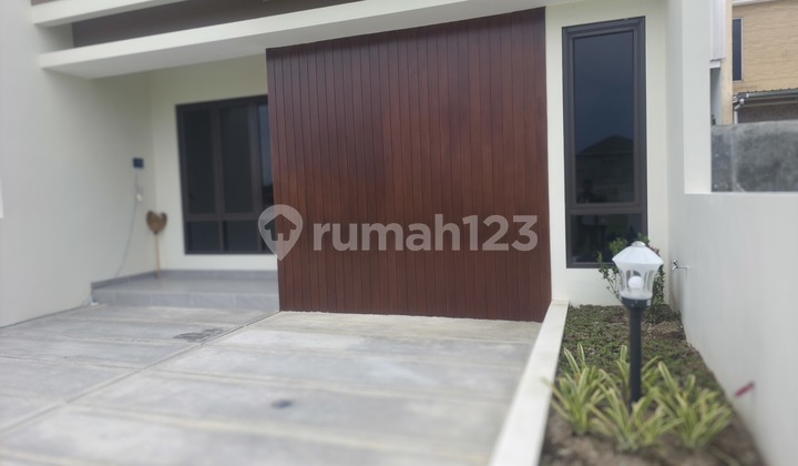 Rumah 2Lantai Mewah One Gate Dekat Solo di Gedongan Colomadu