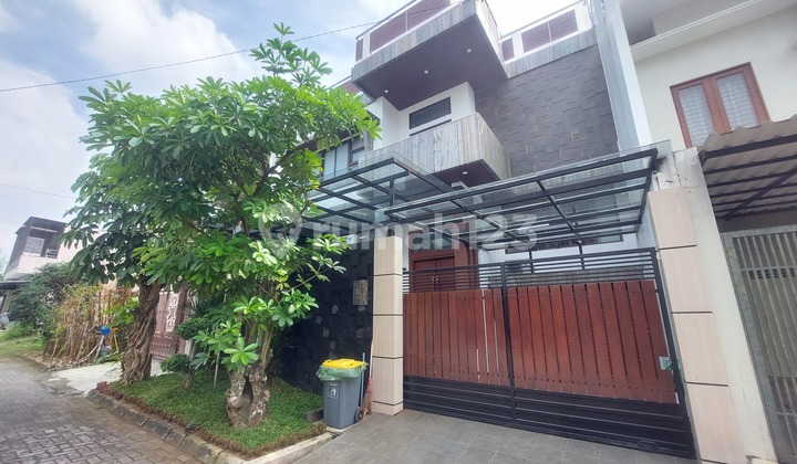 Rumah Mewah 2lantai Kolam Renang Dekat The Park Mall Solobaru