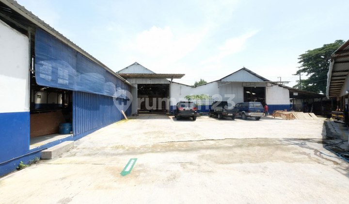 Warehouse Ex Furniture Factory with Highway Access Jetis Area 3907.0 M² Warehouse Ex Furniture Factory with Highway Access Jetis Area 3907.0 M²