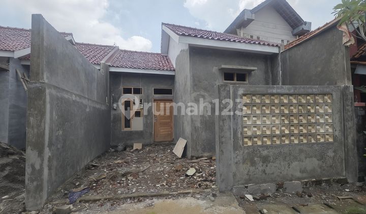 Rumah Bagus Siap Finishing Tengah Kota Solo di Nusukan Rumah Bagus Siap Finishing Tengah Kota Solo di Nusukan