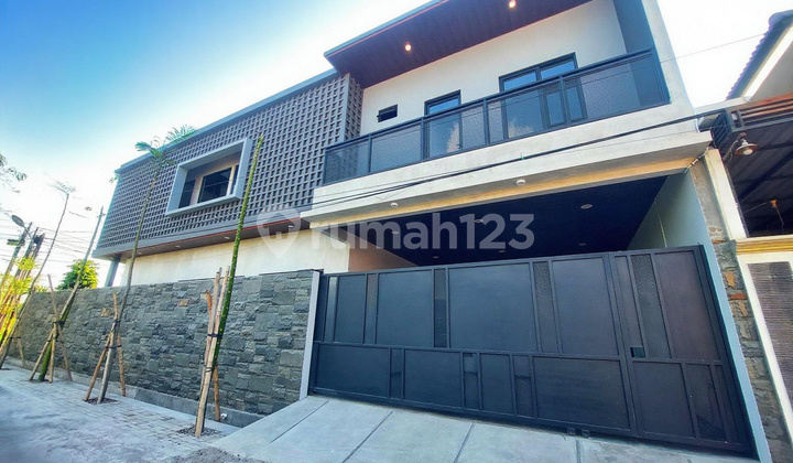 Rumah Mewah 2lt Kolam Renang Akses Jalan 8meter Di Solo Sumber