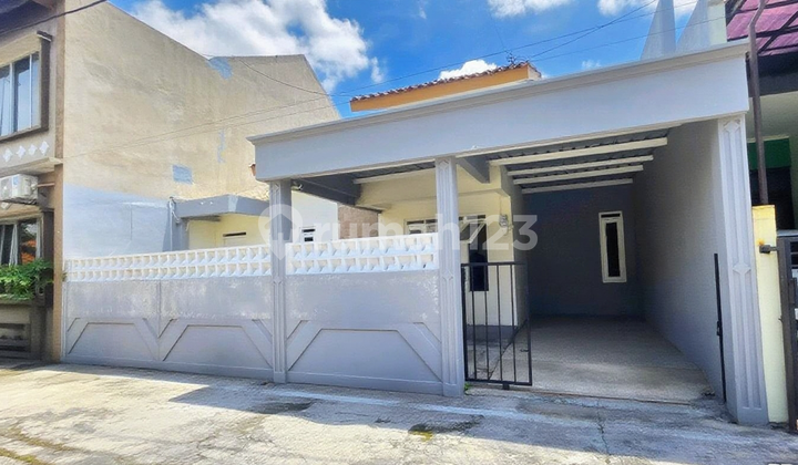 Rumah Bagus Area Perumahan Luas 100m Lokasi di Colomadu