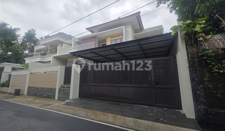 Rumah Mewah 2Lantai Baru Tengah Kota Solo Lokasi Sumber Nyaman