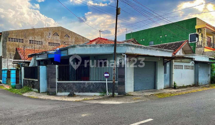 House for Rent, Strategic Location in Banyuanyar, Suitable for Residence House for Rent, Strategic Location in Banyuanyar, Suitable for Residence