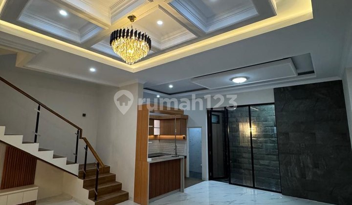 New 2-Story House Ready to Occupy in the Center of Banjarsari Solo, Nice 2