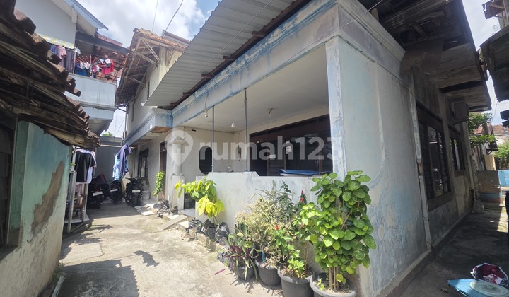 Rumah Lama Hitung Tanah Tengah Kota Solo di Kemlayan