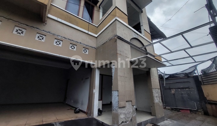 2-story house needs minimal renovation, located in the city center near Solobaru. 2