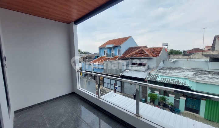 Ready-to-Occupy 2-Story Luxury House in Strategic Fajarindah Solo Location 2