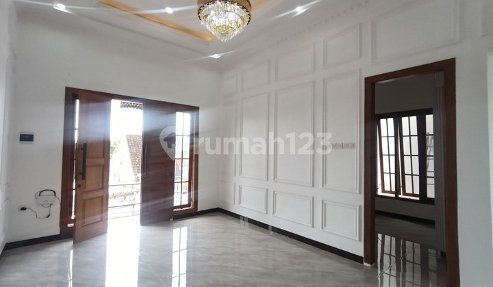 Rumah Bagus 2Lantai Mewah Tengah Kota Desain Modern di Ngemplak 2