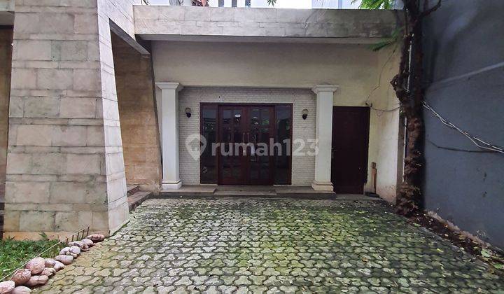 Rumah Menteng asri depan Taman 1