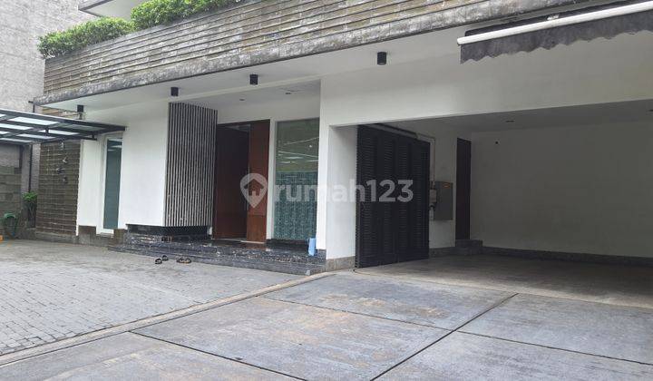 Rumah Menteng Lux Siap Huni dekat Sudirman 1