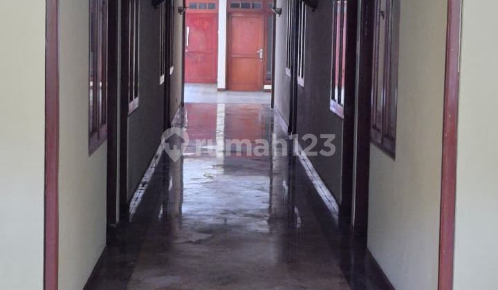 For Rent: Menteng House on Teuku Umar Street, Livable, Spacious Parking 2