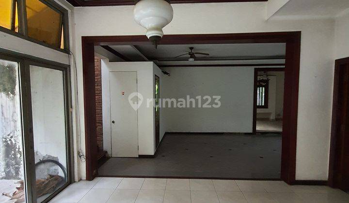 Disewa Rumah Menteng asri depan Taman 2