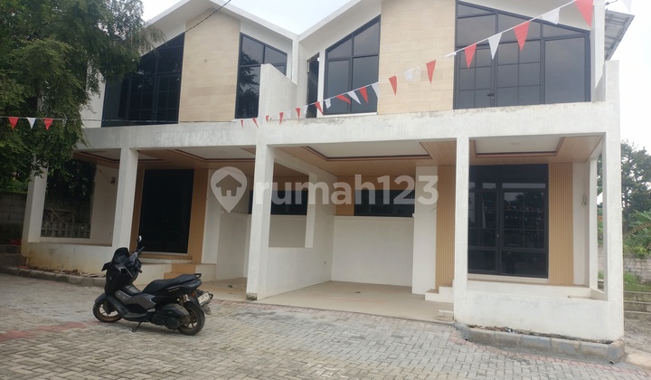 Mezzanine House with 3 Bedrooms + Rooftop Near Tourist Attractions in Ciseeng