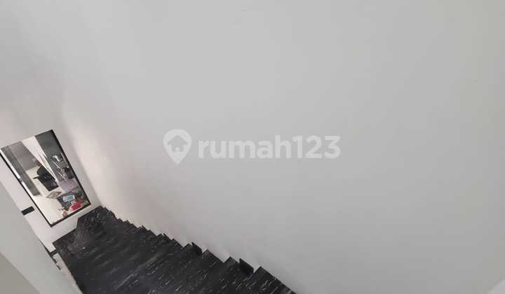 SEMI-FURNISHED, RENOVATED, MOVE-IN READY HOUSE IN NEWTON SCIENTIA 2