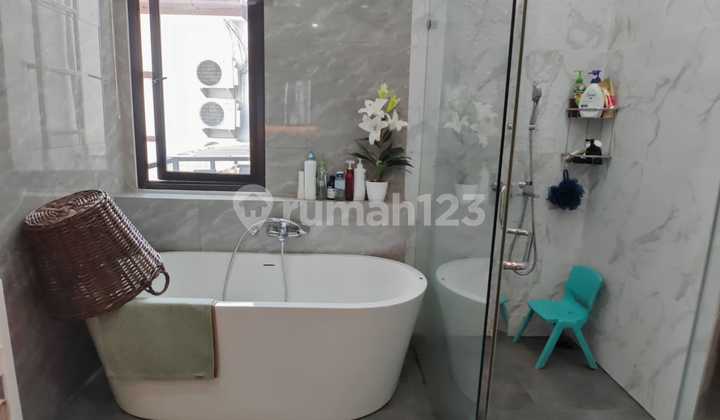 Ready-to-Live Furnished House in Amarine Mozia BSD City Tangerang 2