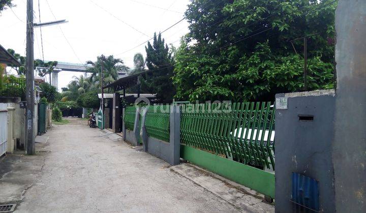 Rumah Dengan Halaman Luas di Jatiwaringin 1